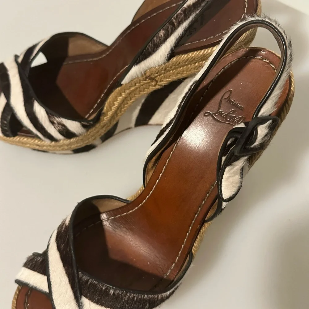 Authentic Christian Louboutin Tigresse 120mm Pony Hair Wedge Sz 39 - Picture 7 of 10